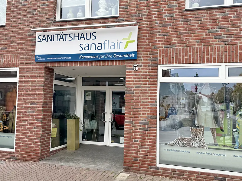 sanaflair Sanitätshaus Korschenbroich – Außenansicht mit Eingang