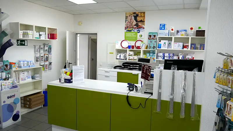 sanaflair Sanitätshaus Korschenbroich – Verkaufstheke und Beratung